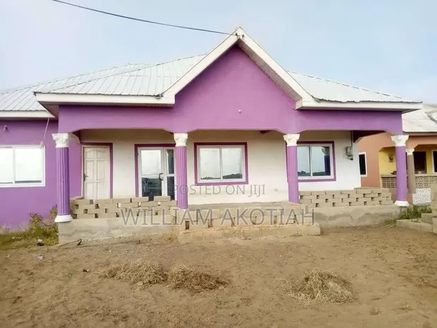 4 Bedroom House for Sale in Sege - 1