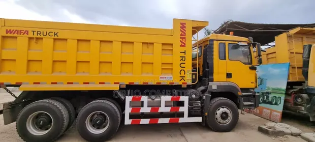 Shacman Sagmotto Tipper Truck 2022 Yellow - 1