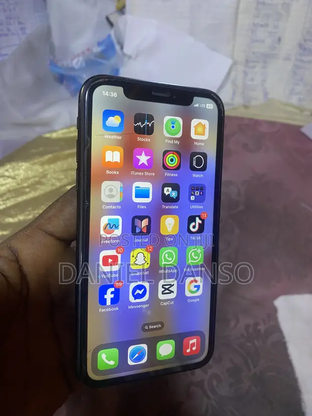 Apple iPhone XR 128GB Black - 1