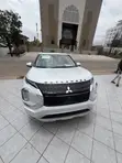 2023 Mitsubishi Outlander SEL White - 4