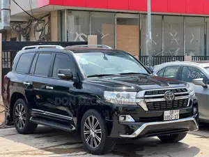 2017 Toyota Land Cruiser 5.7 V8 VXR Black