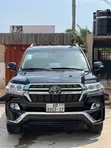 2017 Toyota Land Cruiser 5.7 V8 VXR Black - 2