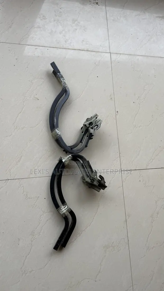 Honda Civic Boot/Tailgate Hinges (2017-2021) - 1