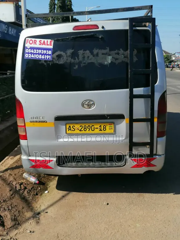 Toyota HiAce 2018 Silver - 1