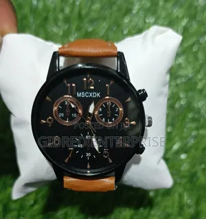 Casual & Fashionable Quartz Wristwatch - Brown Leather
