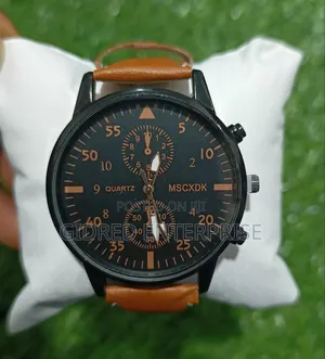 Casual & Fashionable Quartz Wristwatch - Brown Leather