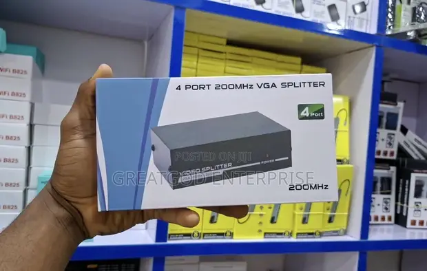4-Port 200MHz VGA Splitter - 1