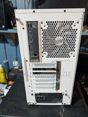 be quiet! Pure Base 500 Full Tower Gaming Case with 650W Power Supply