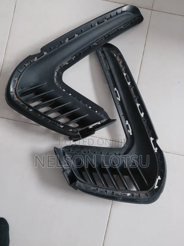 Hyundai Elantra Fog Light Cover (Used) - 1