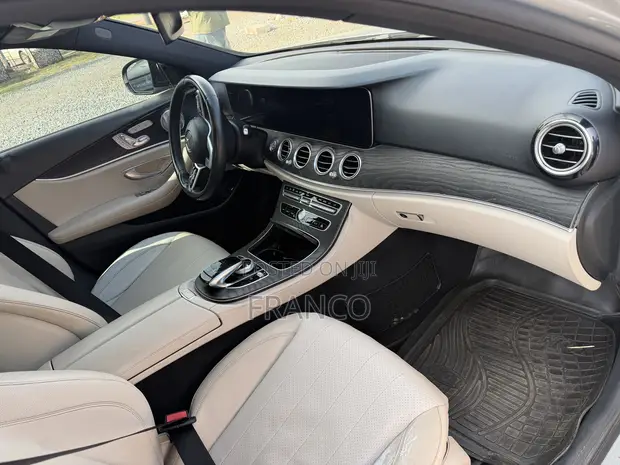 Mercedes-Benz E300 2019 Silver - 1
