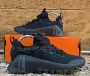 Nike Free Metcon 5 "All Black" Sneakers
