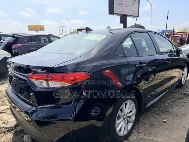 Toyota Corolla LE 2026 Black - 1