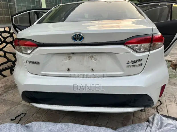 Toyota Levin Hybrid Entry 2021 White - 1