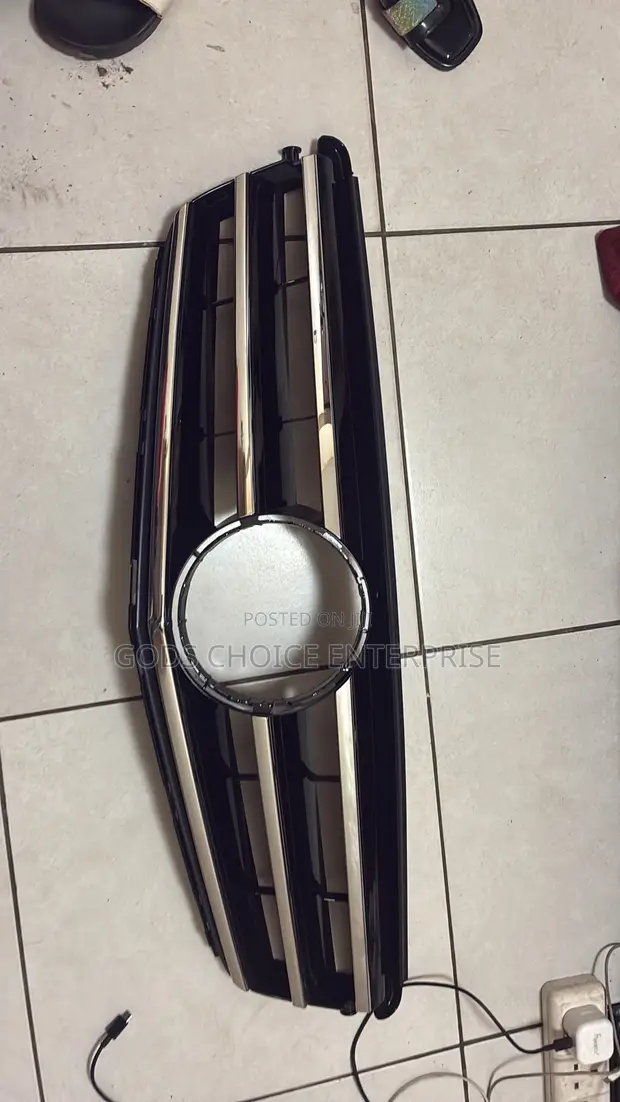Mercedes-Benz C250 Front Grill (2014-2016) - 1