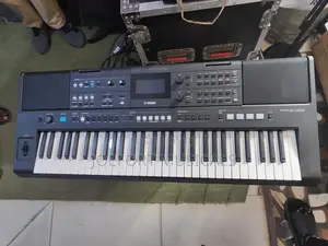 Yamaha PSR-E483 Keyboard