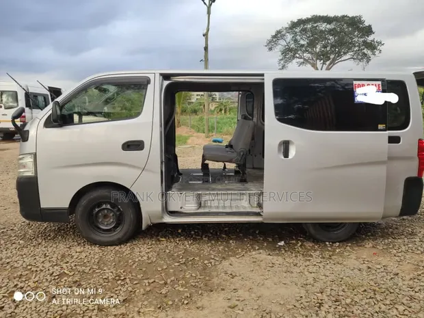 Nissan Caravan (Urvan) 2016 Silver - 1