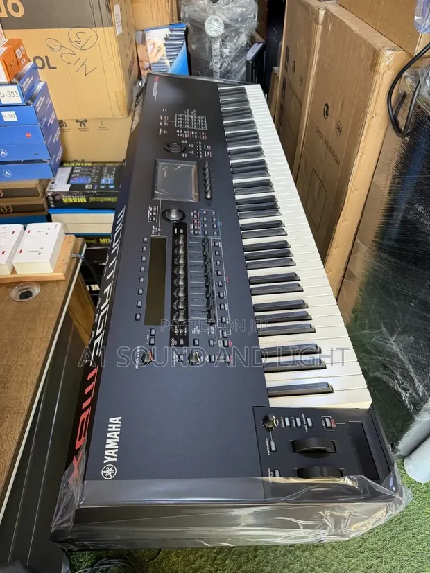 Yamaha Montage M8X 88-Key Synthesizer - 1
