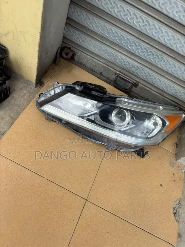Honda Accord Headlight (2014-2016) - Home Used - 1