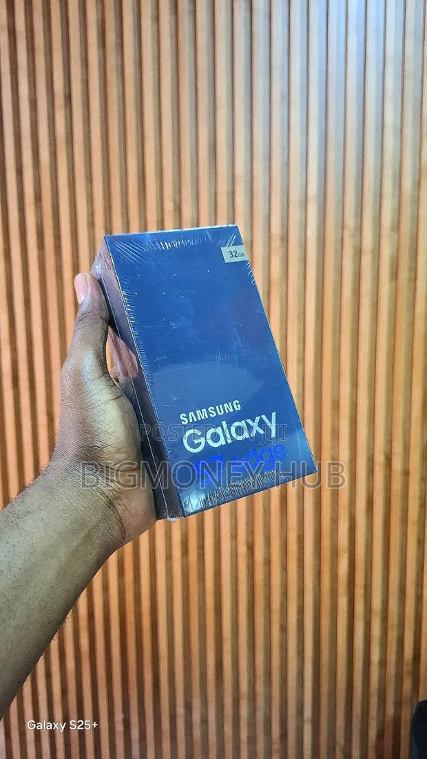 New Samsung Galaxy S7 Edge 32GB Black - 1