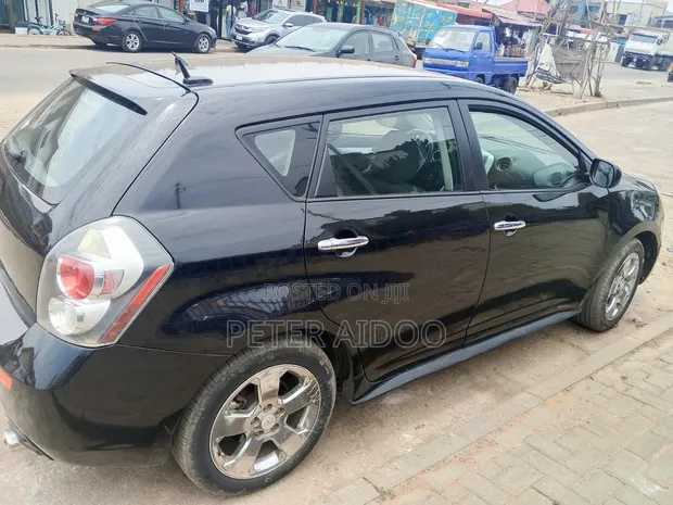 Pontiac Vibe 2010 Black - 1
