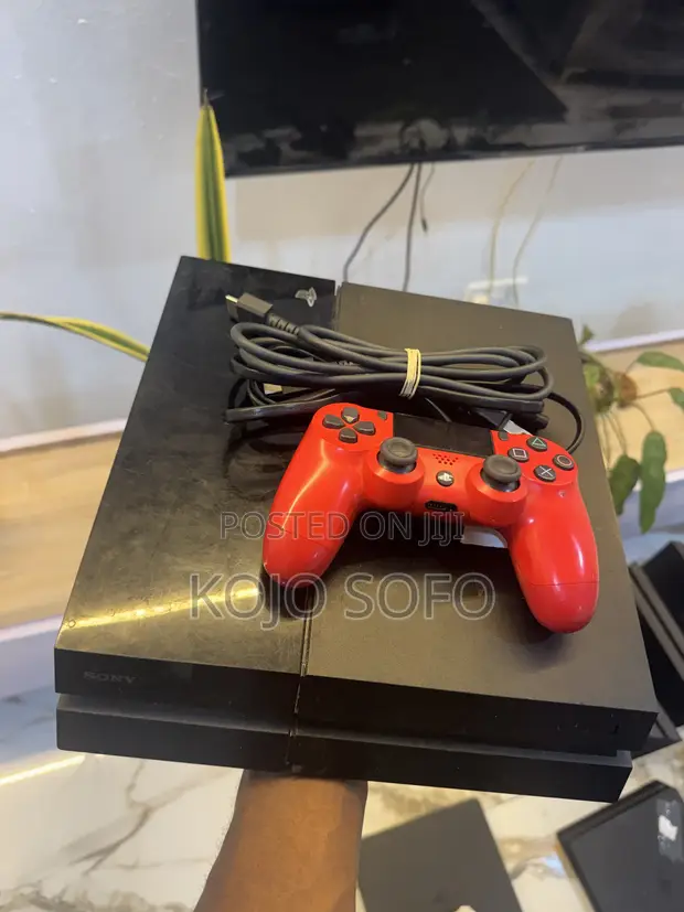 Used PS4 Standard Console - 500GB - 1