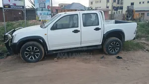 Isuzu D-MAX 2002 White