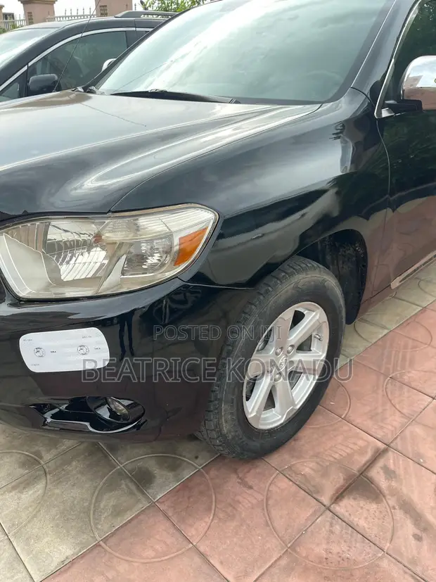 Toyota Highlander Base 2010 Black - 1