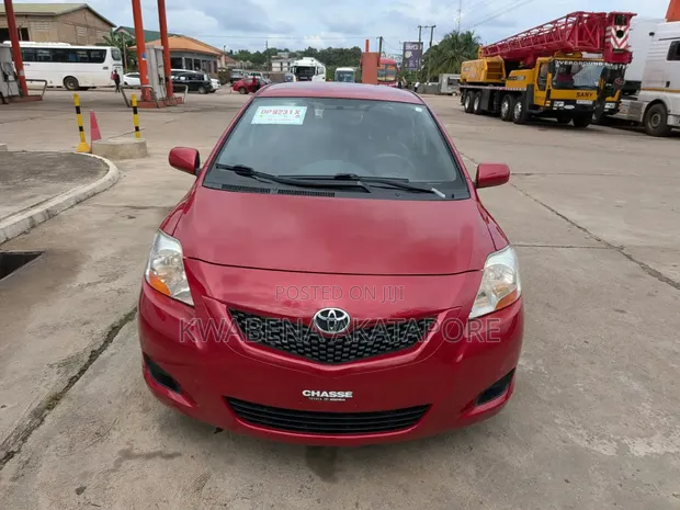 2012 Toyota Yaris SE Hatchback 5dr Red - 1