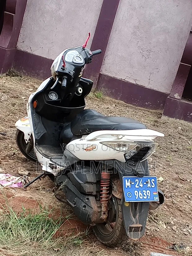 Kymco Agility 2021 White Scooter - 1