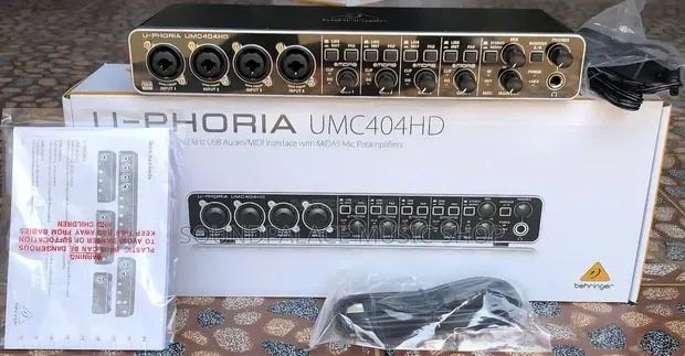 Behringer U-Phoria UMC404HD 4x4 USB Audio Interface - 1