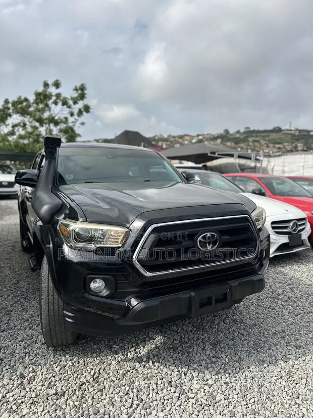 Toyota Tacoma 2022 Black - 1