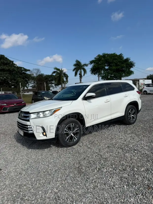 Toyota Highlander LE 2019 White - 1