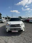 Toyota Highlander LE 2019 White - 4