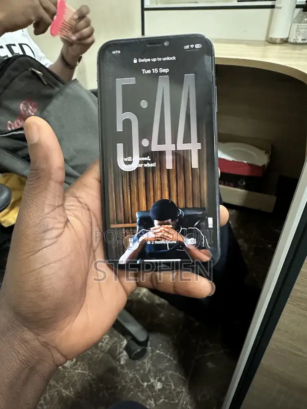 Apple iPhone 11 64GB Black - 1