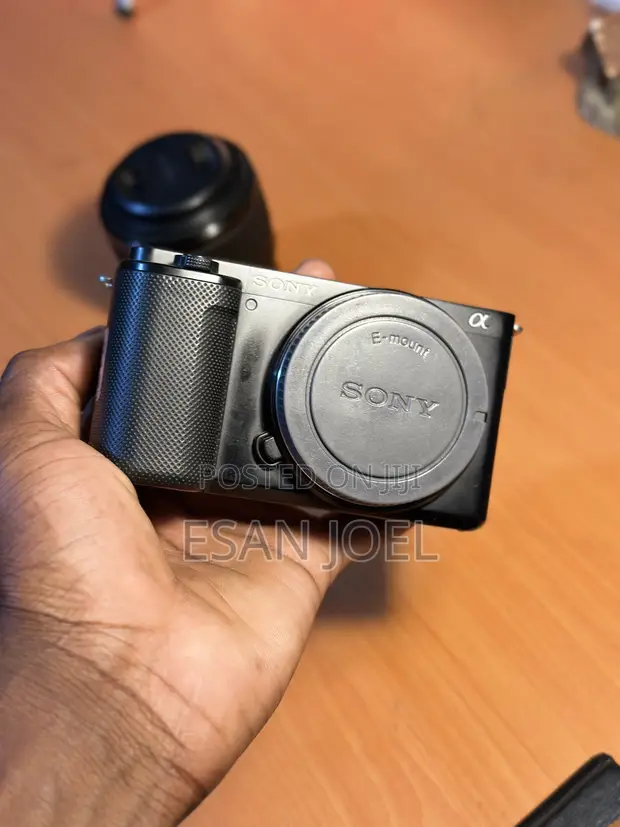 Sony ZV-E10 with 50mm f/1.8 Prime Lens - 1