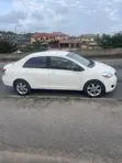 Toyota Yaris 2010 White - 1