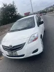Toyota Yaris 2010 White - 4