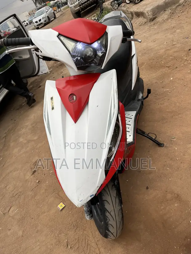Yamaha Aerox 2020 White - 1