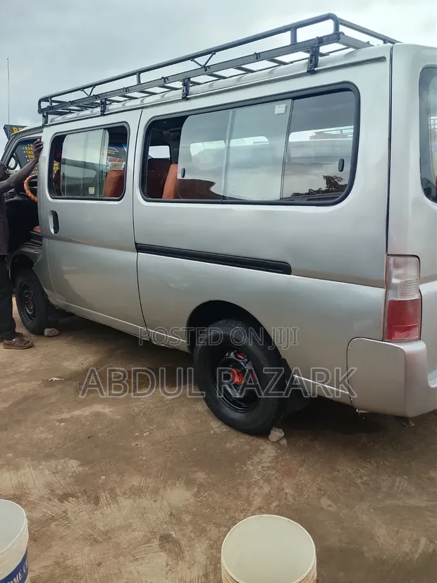 Nissan Caravan (Urvan) 2024 Silver - 1
