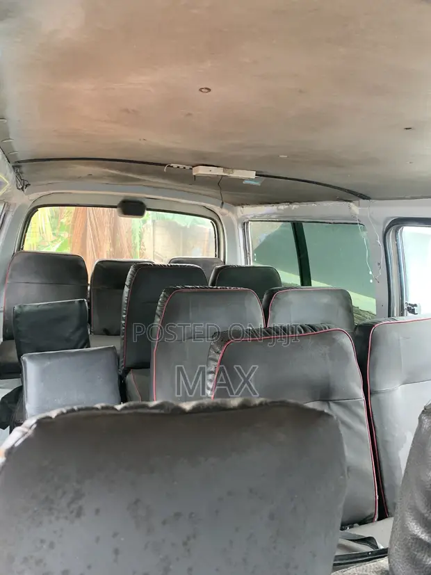 Toyota HiAce 2010 - 1