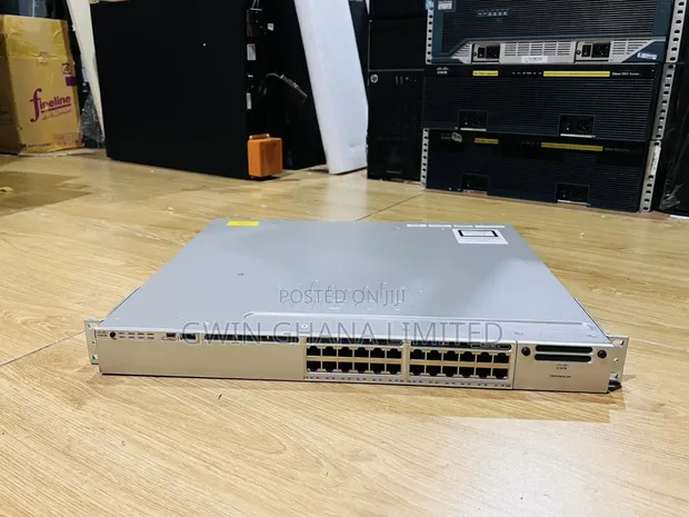 Cisco Catalyst 3850 24-Port Switch (WS-C3850-24T-S) - 1