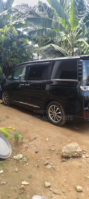 Toyota Voxy Hybrid V 2WD 7-Seater 2014 Black