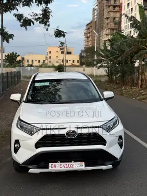 2020 Toyota RAV4 LE AWD White