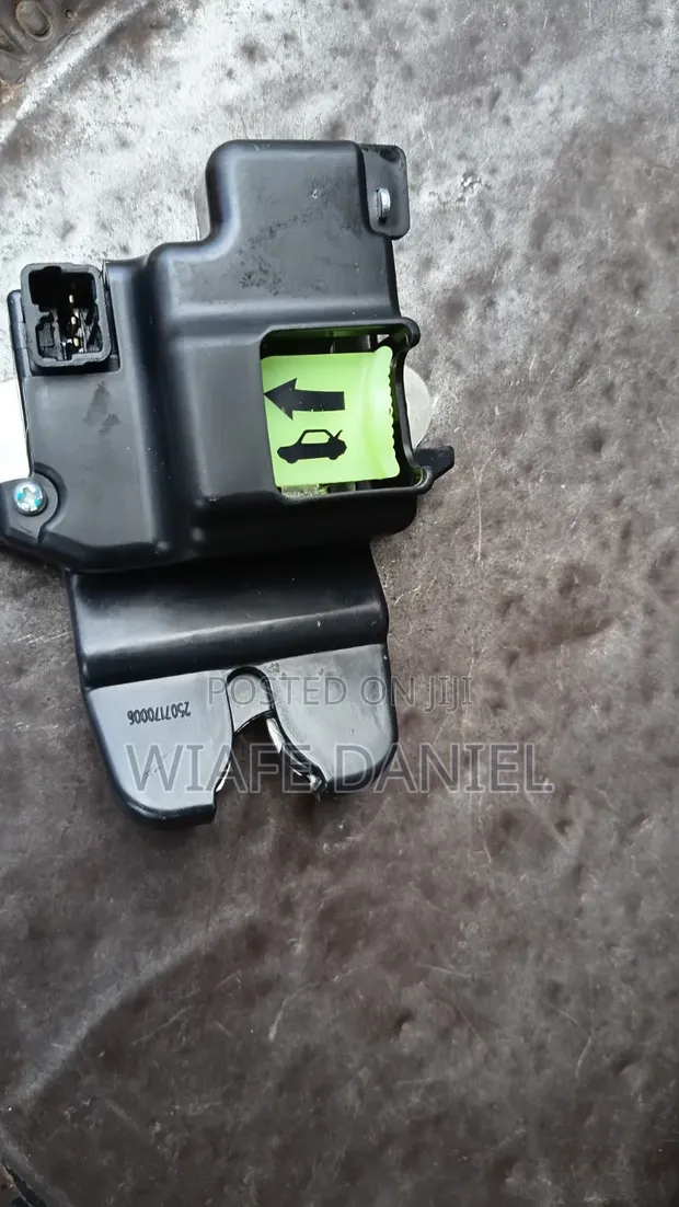 Hyundai Elantra 2012 Boot Lock - 1