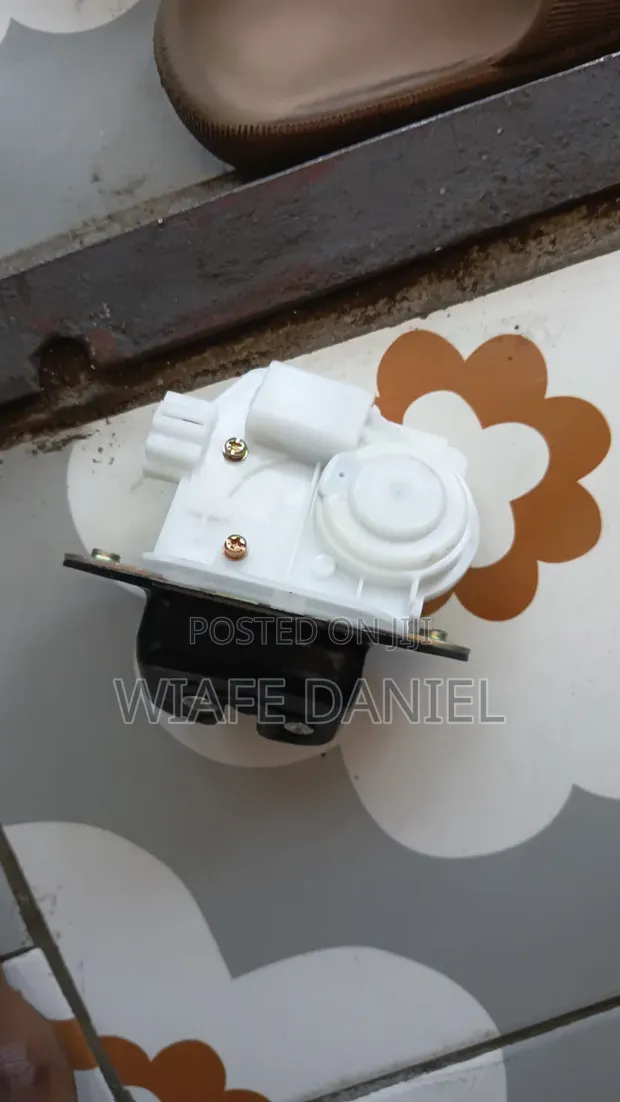 Honda CRV 2015 Boot Lock - 1