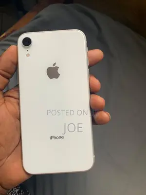 Apple iPhone XR 64GB White