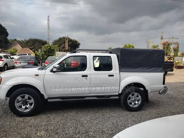 Nissan Hardbody 2014 White - 1