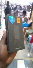 New Samsung Galaxy S24 256GB Gray - 2