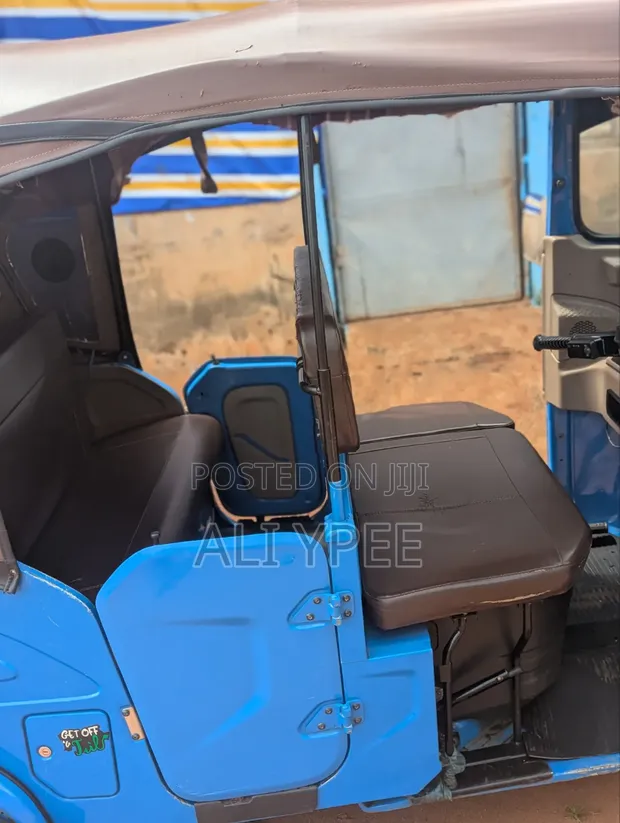 Bajaj RE 2026 Yellow - 1