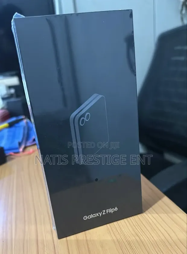 Samsung Galaxy Z Flip6 256GB Black - 1